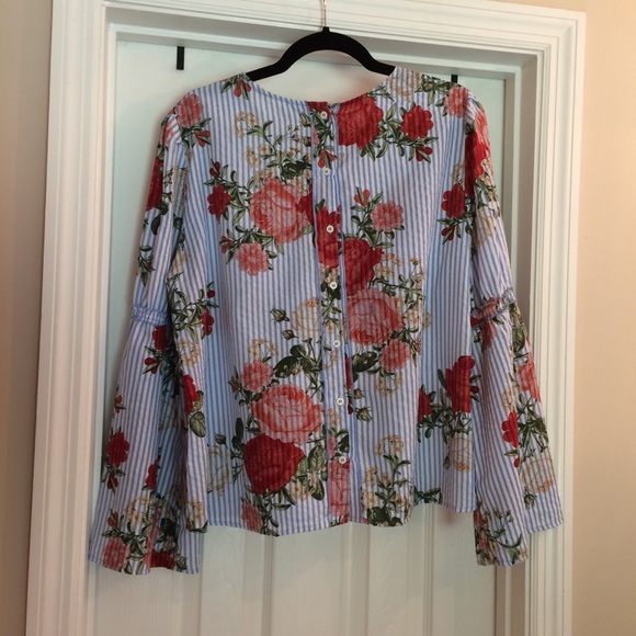 Cupio Nordstrom Bell sleeve Blouse (Large) - Picture 2 of 5